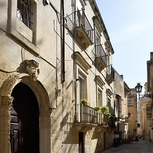 palazzo-rudiae.lecce-hotels.com/